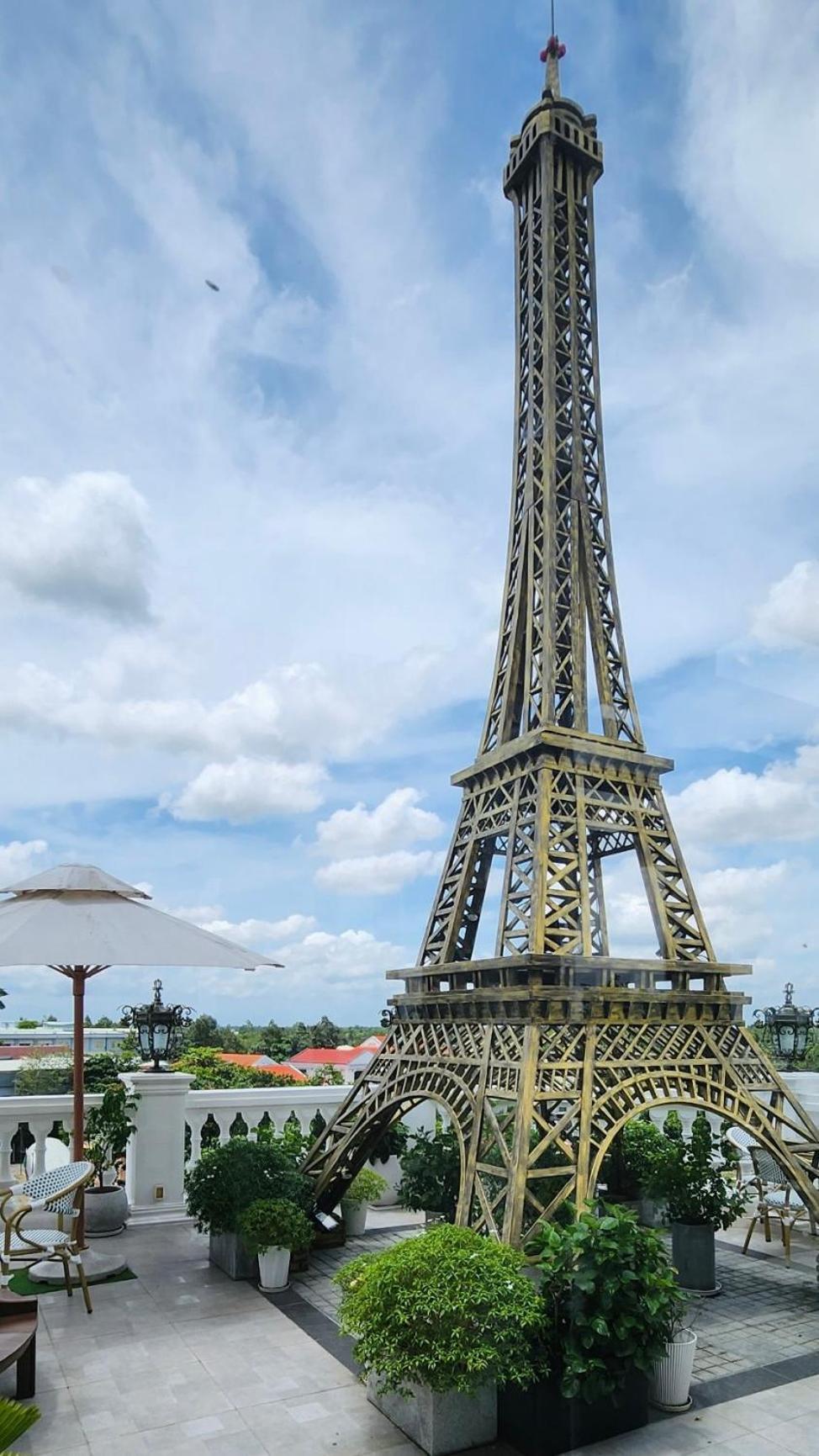 Paris Hotel & Cafe Vinh Long Exterior photo