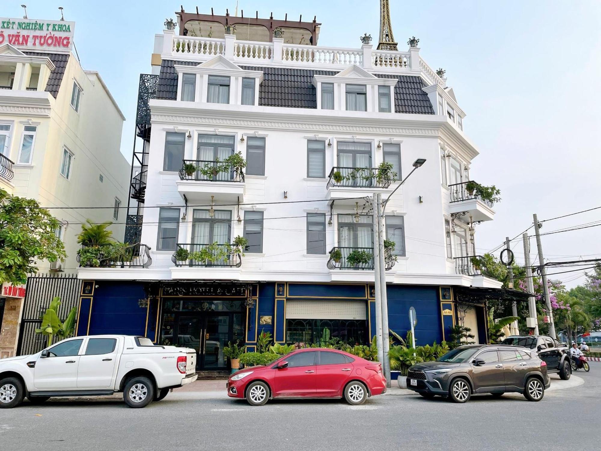 Paris Hotel & Cafe Vinh Long Exterior photo