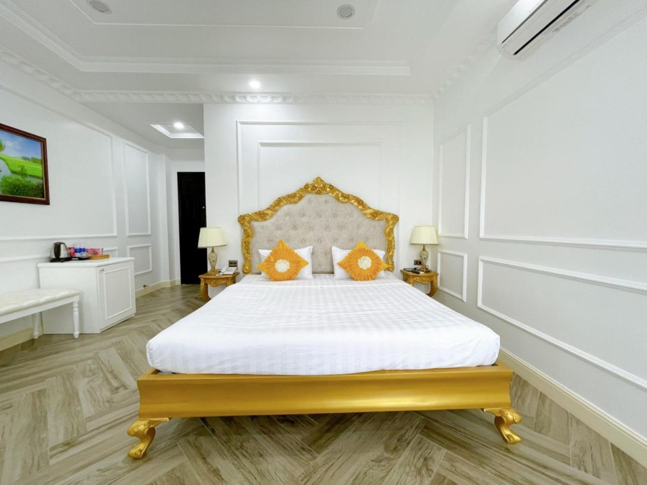 Paris Hotel & Cafe Vinh Long Exterior photo