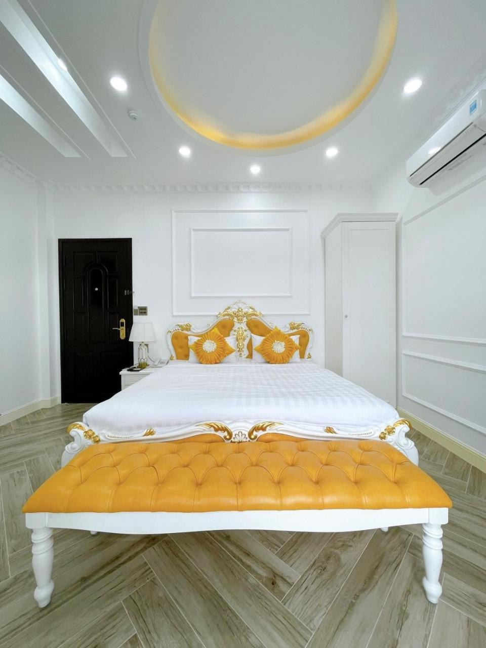 Paris Hotel & Cafe Vinh Long Exterior photo